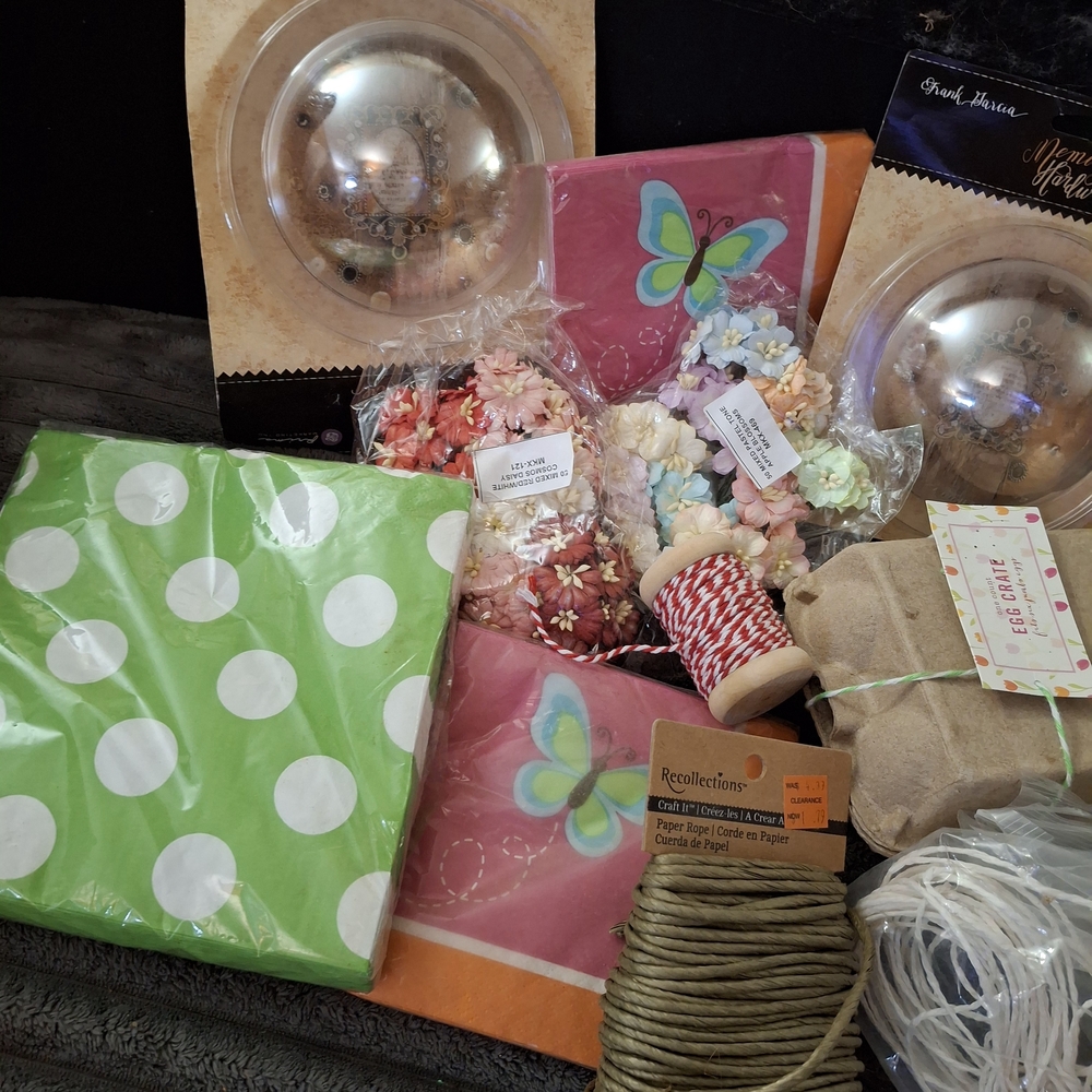 Green Polka Dot Party Napkins - Picture 2 of 3